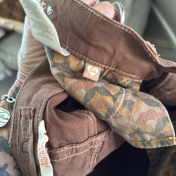 Dittos Light Brown Jeans
Dittos Jessica Mid-Rise Nutmeg Brown Jeggings
Size 26 - Picture 13 of 13